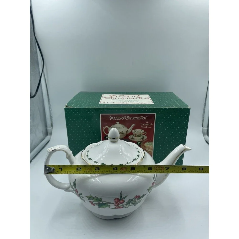 Vintage “A Cup Of Christmas Tea” TeaPot w/lid 1992 Waldman House Holly Berry
